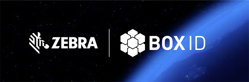 Zwei Logos, "ZEBRA" und "BOX ID", vor einem Hintergrund, der an den Weltraum mit einem blauen Planeten erinnert.