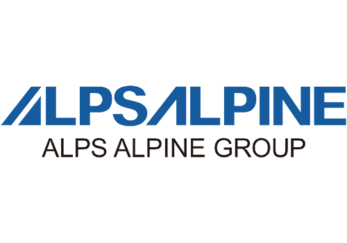 Logo der Alps Alpine Group, stilisierte Berge in Blau über Firmenschriftzug in Grautönen.