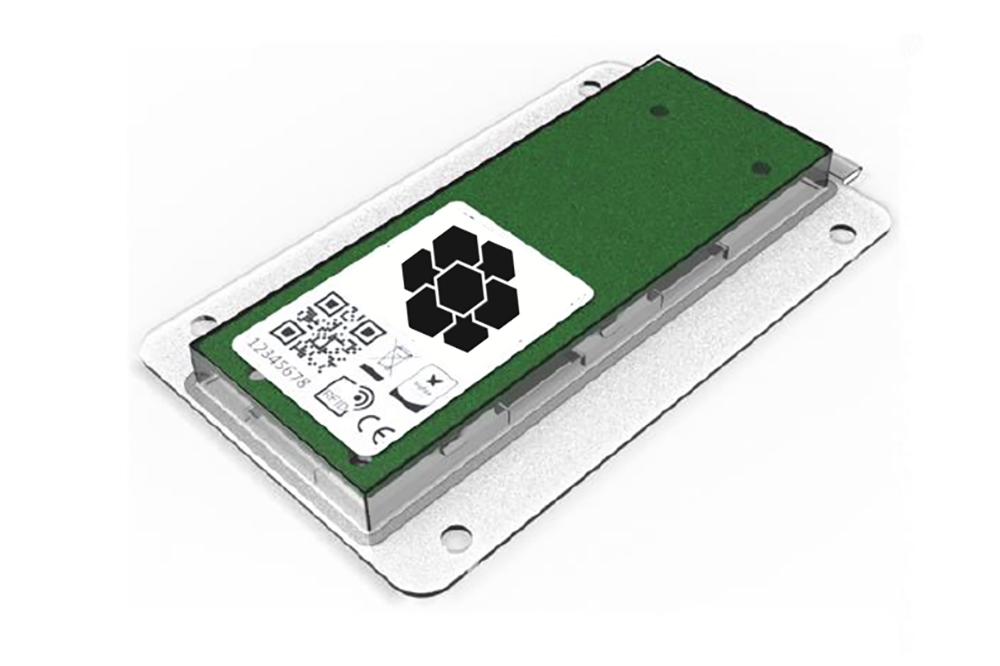 Industrielles IoT-Modul "Singletrack 3" von box-id.com, montagefertig mit QR-Code, CE-Kennzeichnung und grüner Platine.