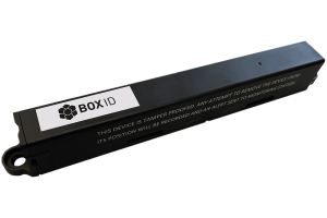 Schwarzes BOX ID Gerät zur Objektverfolgung mit Firmenlogo und Hinweis auf Manipulationssicherheit.