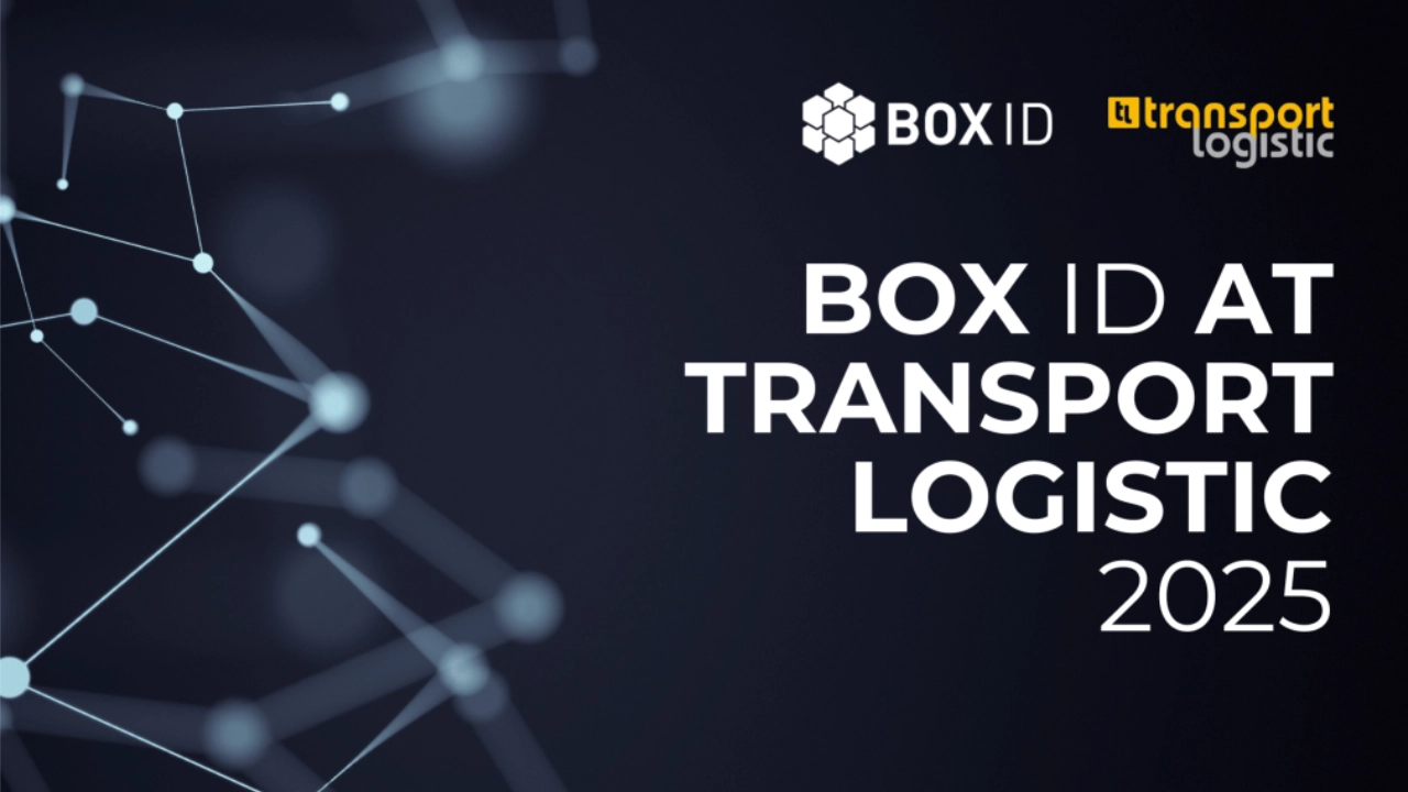 Ankündigung „BOX ID at Transport Logistic 2025“ vor einem dunklen Hintergrund mit Netzwerkgrafik